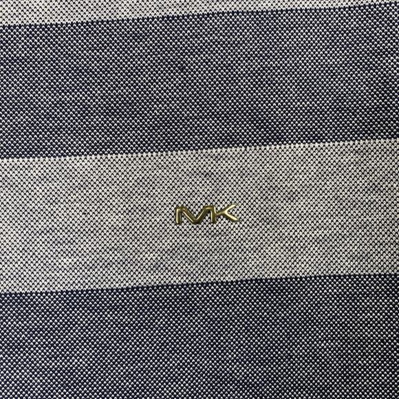 Michael Kors Mens Shirt Sz XL Gray Striped Gold Logo Short Sleeves V-Neck NWT - Picture 3 of 10